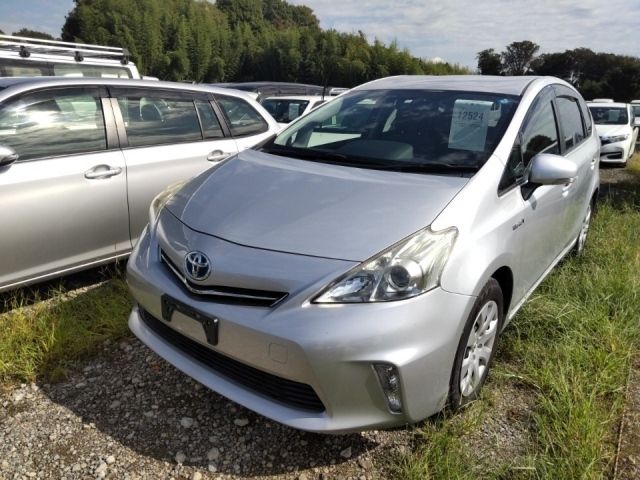 12524 Toyota Prius alpha ZVW41W 2014 г. (LUM Tokyo Nyusatsu)